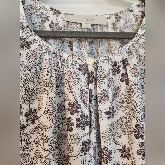 LOFT floral Blouse Size XS - Picture 4 of 6